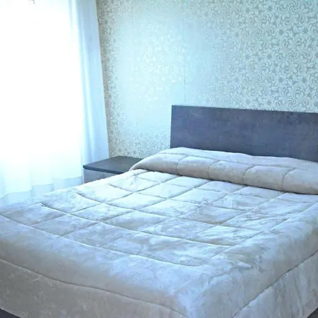 Holiday home Mira House *